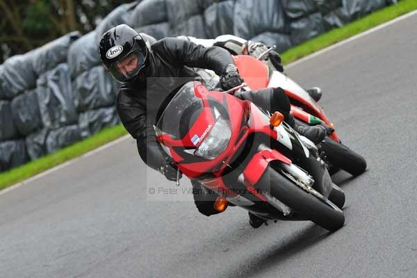 Motorcycle action photographs;cadwell;cadwell park photographs;event digital images;eventdigitalimages;motor racing louth lincolnshire;no limits trackday;peter wileman photography;trackday;trackday digital images;trackday photos