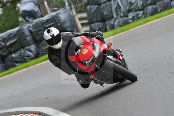 Motorcycle action photographs;cadwell;cadwell park photographs;event digital images;eventdigitalimages;motor racing louth lincolnshire;no limits trackday;peter wileman photography;trackday;trackday digital images;trackday photos