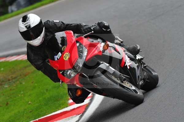 Motorcycle action photographs;cadwell;cadwell park photographs;event digital images;eventdigitalimages;motor racing louth lincolnshire;no limits trackday;peter wileman photography;trackday;trackday digital images;trackday photos