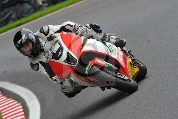 Motorcycle action photographs;cadwell;cadwell park photographs;event digital images;eventdigitalimages;motor racing louth lincolnshire;no limits trackday;peter wileman photography;trackday;trackday digital images;trackday photos