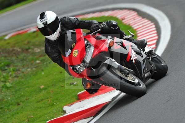 Motorcycle action photographs;cadwell;cadwell park photographs;event digital images;eventdigitalimages;motor racing louth lincolnshire;no limits trackday;peter wileman photography;trackday;trackday digital images;trackday photos