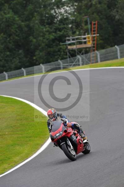 Motorcycle action photographs;cadwell;cadwell park photographs;event digital images;eventdigitalimages;motor racing louth lincolnshire;no limits trackday;peter wileman photography;trackday;trackday digital images;trackday photos