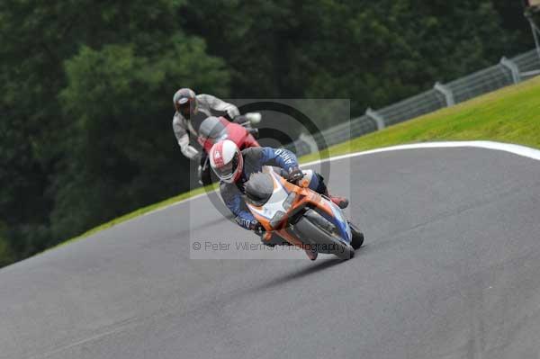 Motorcycle action photographs;cadwell;cadwell park photographs;event digital images;eventdigitalimages;motor racing louth lincolnshire;no limits trackday;peter wileman photography;trackday;trackday digital images;trackday photos