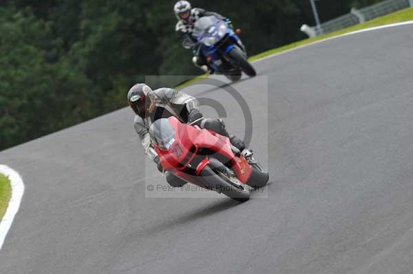 Motorcycle action photographs;cadwell;cadwell park photographs;event digital images;eventdigitalimages;motor racing louth lincolnshire;no limits trackday;peter wileman photography;trackday;trackday digital images;trackday photos