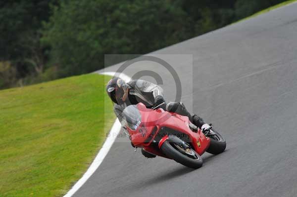 Motorcycle action photographs;cadwell;cadwell park photographs;event digital images;eventdigitalimages;motor racing louth lincolnshire;no limits trackday;peter wileman photography;trackday;trackday digital images;trackday photos