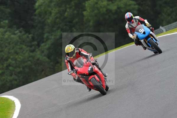 Motorcycle action photographs;cadwell;cadwell park photographs;event digital images;eventdigitalimages;motor racing louth lincolnshire;no limits trackday;peter wileman photography;trackday;trackday digital images;trackday photos
