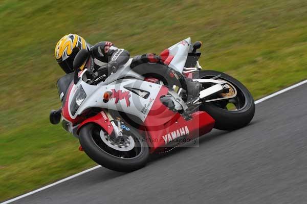 Motorcycle action photographs;cadwell;cadwell park photographs;event digital images;eventdigitalimages;motor racing louth lincolnshire;no limits trackday;peter wileman photography;trackday;trackday digital images;trackday photos
