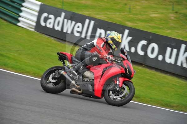 Motorcycle action photographs;cadwell;cadwell park photographs;event digital images;eventdigitalimages;motor racing louth lincolnshire;no limits trackday;peter wileman photography;trackday;trackday digital images;trackday photos