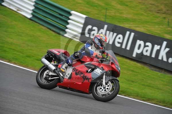 Motorcycle action photographs;cadwell;cadwell park photographs;event digital images;eventdigitalimages;motor racing louth lincolnshire;no limits trackday;peter wileman photography;trackday;trackday digital images;trackday photos