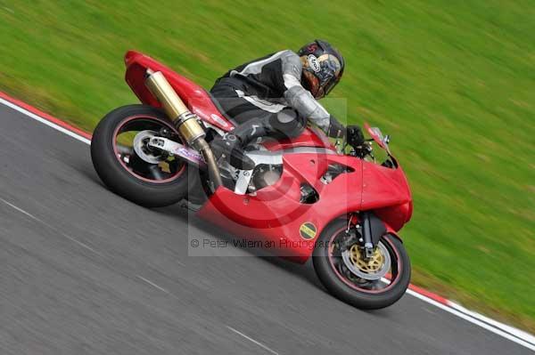 Motorcycle action photographs;cadwell;cadwell park photographs;event digital images;eventdigitalimages;motor racing louth lincolnshire;no limits trackday;peter wileman photography;trackday;trackday digital images;trackday photos