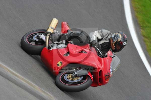 Motorcycle action photographs;cadwell;cadwell park photographs;event digital images;eventdigitalimages;motor racing louth lincolnshire;no limits trackday;peter wileman photography;trackday;trackday digital images;trackday photos