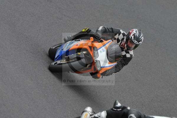 Motorcycle action photographs;cadwell;cadwell park photographs;event digital images;eventdigitalimages;motor racing louth lincolnshire;no limits trackday;peter wileman photography;trackday;trackday digital images;trackday photos