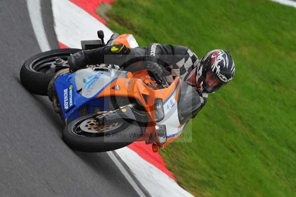 Motorcycle action photographs;cadwell;cadwell park photographs;event digital images;eventdigitalimages;motor racing louth lincolnshire;no limits trackday;peter wileman photography;trackday;trackday digital images;trackday photos