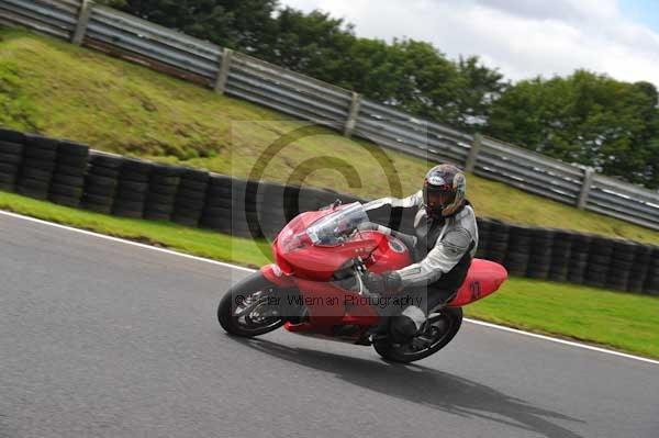 Motorcycle action photographs;cadwell;cadwell park photographs;event digital images;eventdigitalimages;motor racing louth lincolnshire;no limits trackday;peter wileman photography;trackday;trackday digital images;trackday photos