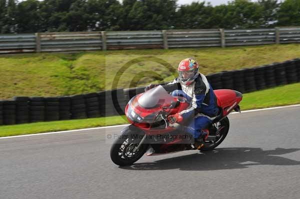 Motorcycle action photographs;cadwell;cadwell park photographs;event digital images;eventdigitalimages;motor racing louth lincolnshire;no limits trackday;peter wileman photography;trackday;trackday digital images;trackday photos