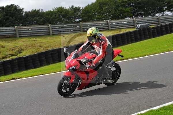 Motorcycle action photographs;cadwell;cadwell park photographs;event digital images;eventdigitalimages;motor racing louth lincolnshire;no limits trackday;peter wileman photography;trackday;trackday digital images;trackday photos