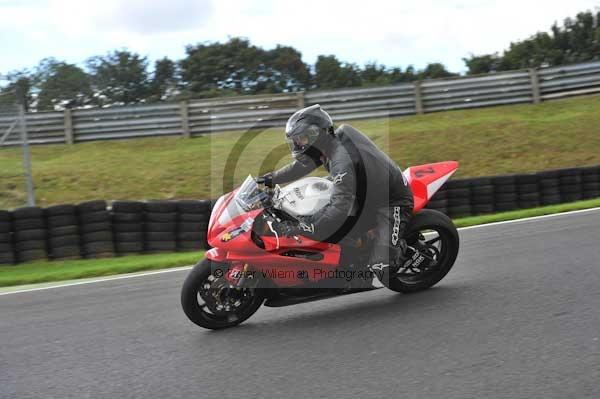 Motorcycle action photographs;cadwell;cadwell park photographs;event digital images;eventdigitalimages;motor racing louth lincolnshire;no limits trackday;peter wileman photography;trackday;trackday digital images;trackday photos
