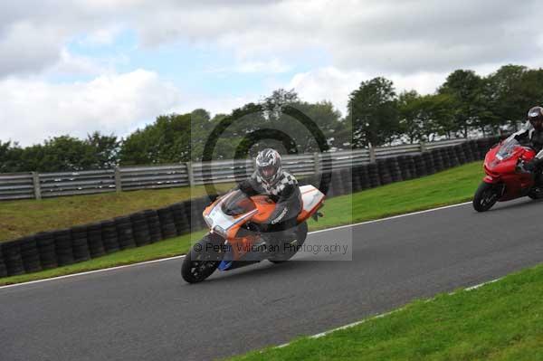 Motorcycle action photographs;cadwell;cadwell park photographs;event digital images;eventdigitalimages;motor racing louth lincolnshire;no limits trackday;peter wileman photography;trackday;trackday digital images;trackday photos