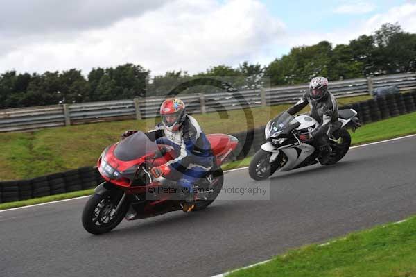 Motorcycle action photographs;cadwell;cadwell park photographs;event digital images;eventdigitalimages;motor racing louth lincolnshire;no limits trackday;peter wileman photography;trackday;trackday digital images;trackday photos
