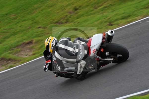 Motorcycle action photographs;cadwell;cadwell park photographs;event digital images;eventdigitalimages;motor racing louth lincolnshire;no limits trackday;peter wileman photography;trackday;trackday digital images;trackday photos