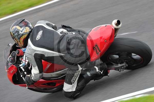 Motorcycle action photographs;cadwell;cadwell park photographs;event digital images;eventdigitalimages;motor racing louth lincolnshire;no limits trackday;peter wileman photography;trackday;trackday digital images;trackday photos