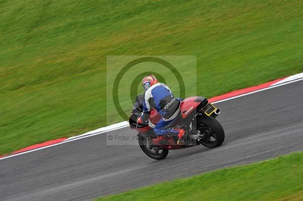 Motorcycle action photographs;cadwell;cadwell park photographs;event digital images;eventdigitalimages;motor racing louth lincolnshire;no limits trackday;peter wileman photography;trackday;trackday digital images;trackday photos