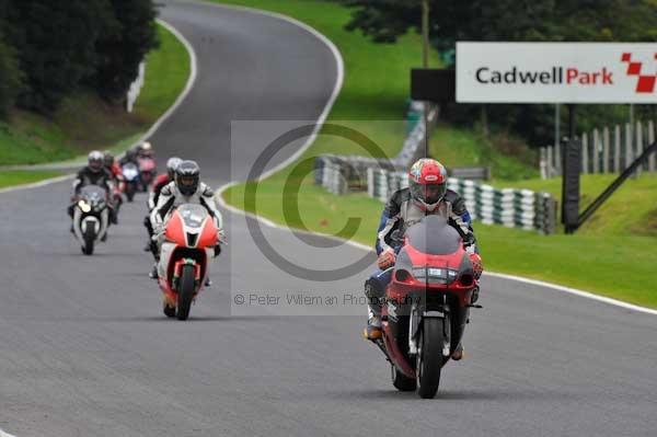 Motorcycle action photographs;cadwell;cadwell park photographs;event digital images;eventdigitalimages;motor racing louth lincolnshire;no limits trackday;peter wileman photography;trackday;trackday digital images;trackday photos