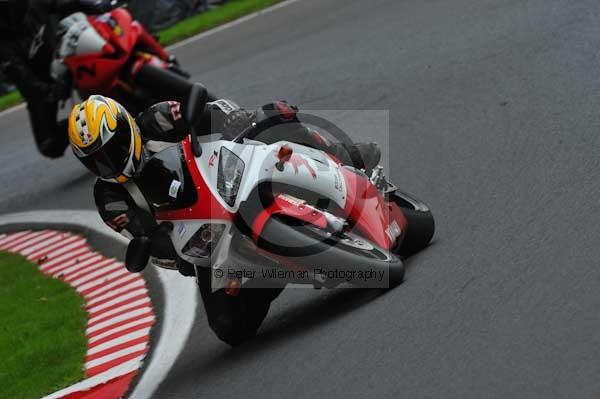 Motorcycle action photographs;cadwell;cadwell park photographs;event digital images;eventdigitalimages;motor racing louth lincolnshire;no limits trackday;peter wileman photography;trackday;trackday digital images;trackday photos