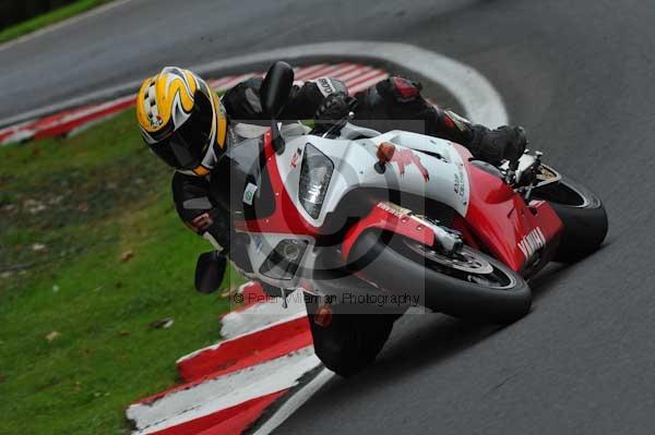 Motorcycle action photographs;cadwell;cadwell park photographs;event digital images;eventdigitalimages;motor racing louth lincolnshire;no limits trackday;peter wileman photography;trackday;trackday digital images;trackday photos