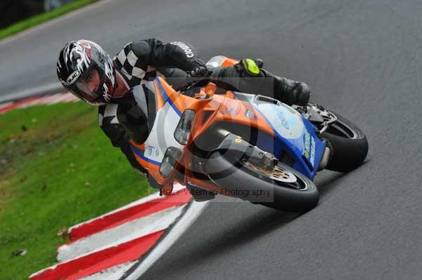 Motorcycle action photographs;cadwell;cadwell park photographs;event digital images;eventdigitalimages;motor racing louth lincolnshire;no limits trackday;peter wileman photography;trackday;trackday digital images;trackday photos