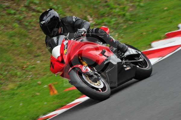 Motorcycle action photographs;cadwell;cadwell park photographs;event digital images;eventdigitalimages;motor racing louth lincolnshire;no limits trackday;peter wileman photography;trackday;trackday digital images;trackday photos