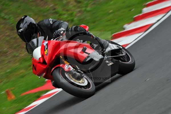 Motorcycle action photographs;cadwell;cadwell park photographs;event digital images;eventdigitalimages;motor racing louth lincolnshire;no limits trackday;peter wileman photography;trackday;trackday digital images;trackday photos