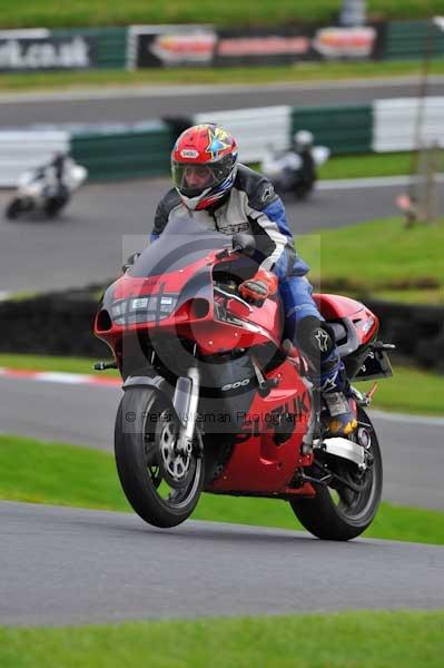 Motorcycle action photographs;cadwell;cadwell park photographs;event digital images;eventdigitalimages;motor racing louth lincolnshire;no limits trackday;peter wileman photography;trackday;trackday digital images;trackday photos