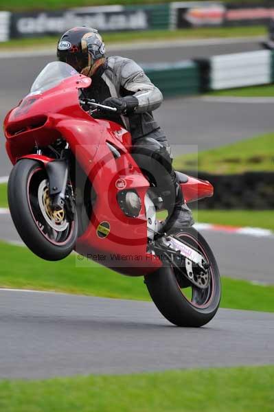 Motorcycle action photographs;cadwell;cadwell park photographs;event digital images;eventdigitalimages;motor racing louth lincolnshire;no limits trackday;peter wileman photography;trackday;trackday digital images;trackday photos