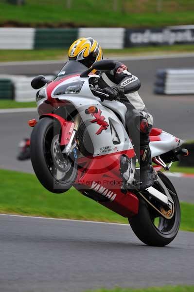 Motorcycle action photographs;cadwell;cadwell park photographs;event digital images;eventdigitalimages;motor racing louth lincolnshire;no limits trackday;peter wileman photography;trackday;trackday digital images;trackday photos