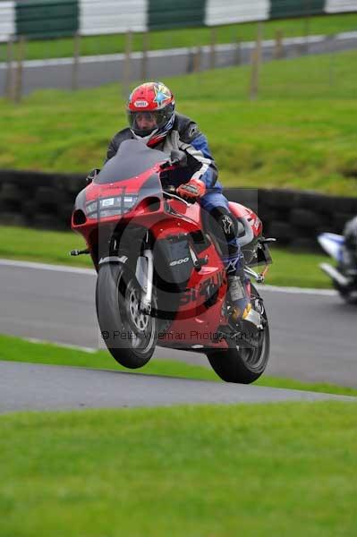Motorcycle action photographs;cadwell;cadwell park photographs;event digital images;eventdigitalimages;motor racing louth lincolnshire;no limits trackday;peter wileman photography;trackday;trackday digital images;trackday photos