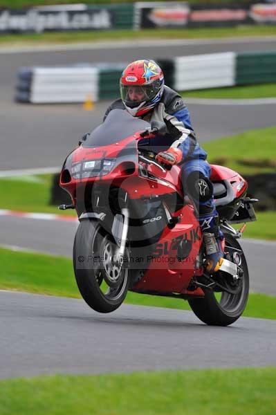 Motorcycle action photographs;cadwell;cadwell park photographs;event digital images;eventdigitalimages;motor racing louth lincolnshire;no limits trackday;peter wileman photography;trackday;trackday digital images;trackday photos