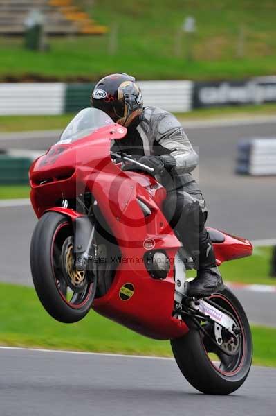 Motorcycle action photographs;cadwell;cadwell park photographs;event digital images;eventdigitalimages;motor racing louth lincolnshire;no limits trackday;peter wileman photography;trackday;trackday digital images;trackday photos