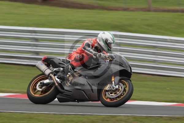 Motorcycle action photographs;event digital images;eventdigitalimages;no limits trackday;oulton park;oulton park circuit cheshire;oulton park photographs;peter wileman photography;trackday;trackday digital images;trackday photos