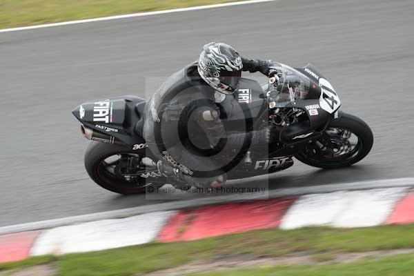 Motorcycle action photographs;event digital images;eventdigitalimages;no limits trackday;oulton park;oulton park circuit cheshire;oulton park photographs;peter wileman photography;trackday;trackday digital images;trackday photos