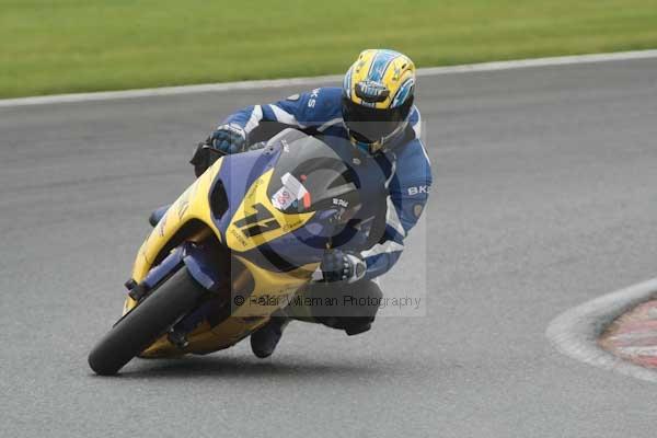 Motorcycle action photographs;event digital images;eventdigitalimages;no limits trackday;oulton park;oulton park circuit cheshire;oulton park photographs;peter wileman photography;trackday;trackday digital images;trackday photos