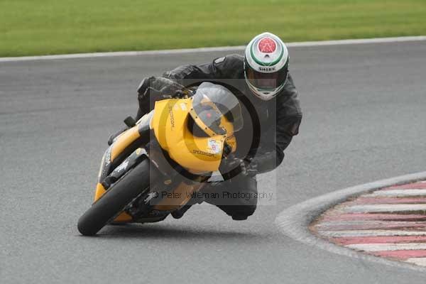 Motorcycle action photographs;event digital images;eventdigitalimages;no limits trackday;oulton park;oulton park circuit cheshire;oulton park photographs;peter wileman photography;trackday;trackday digital images;trackday photos