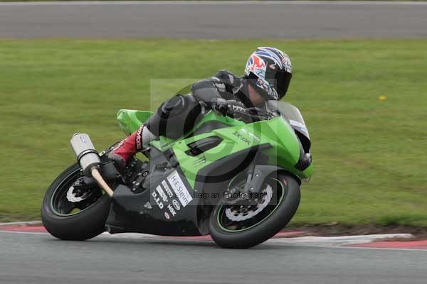 Motorcycle action photographs;event digital images;eventdigitalimages;no limits trackday;oulton park;oulton park circuit cheshire;oulton park photographs;peter wileman photography;trackday;trackday digital images;trackday photos