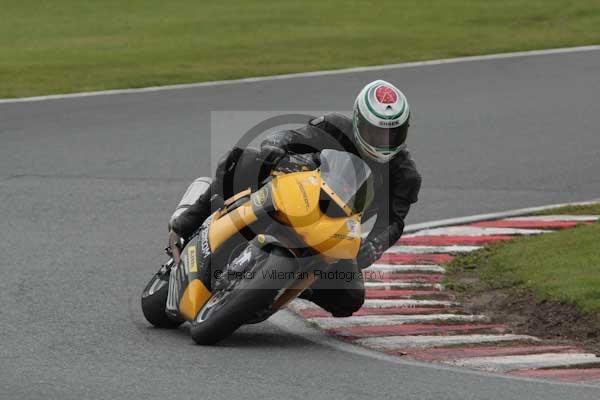 Motorcycle action photographs;event digital images;eventdigitalimages;no limits trackday;oulton park;oulton park circuit cheshire;oulton park photographs;peter wileman photography;trackday;trackday digital images;trackday photos