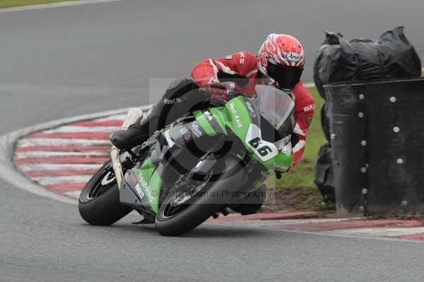 Motorcycle action photographs;event digital images;eventdigitalimages;no limits trackday;oulton park;oulton park circuit cheshire;oulton park photographs;peter wileman photography;trackday;trackday digital images;trackday photos