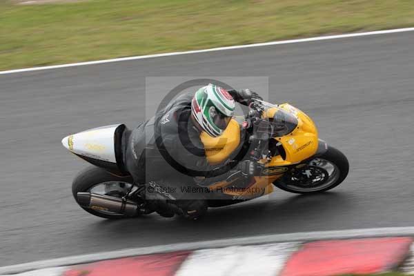 Motorcycle action photographs;event digital images;eventdigitalimages;no limits trackday;oulton park;oulton park circuit cheshire;oulton park photographs;peter wileman photography;trackday;trackday digital images;trackday photos