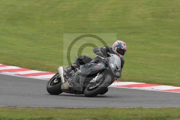 Motorcycle action photographs;event digital images;eventdigitalimages;no limits trackday;oulton park;oulton park circuit cheshire;oulton park photographs;peter wileman photography;trackday;trackday digital images;trackday photos