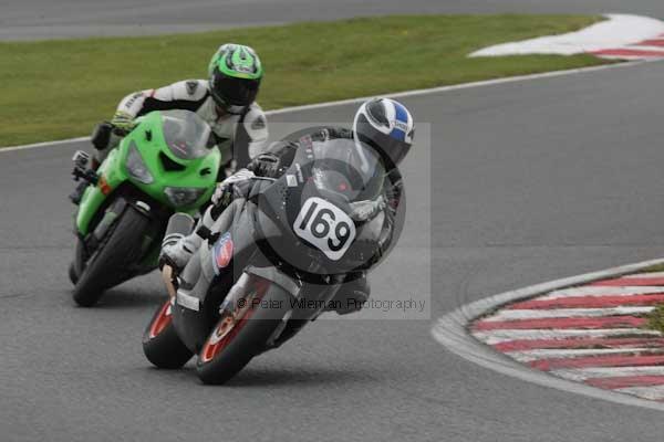 Motorcycle action photographs;event digital images;eventdigitalimages;no limits trackday;oulton park;oulton park circuit cheshire;oulton park photographs;peter wileman photography;trackday;trackday digital images;trackday photos