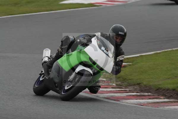 Motorcycle action photographs;event digital images;eventdigitalimages;no limits trackday;oulton park;oulton park circuit cheshire;oulton park photographs;peter wileman photography;trackday;trackday digital images;trackday photos