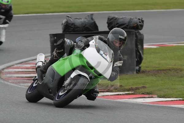 Motorcycle action photographs;event digital images;eventdigitalimages;no limits trackday;oulton park;oulton park circuit cheshire;oulton park photographs;peter wileman photography;trackday;trackday digital images;trackday photos